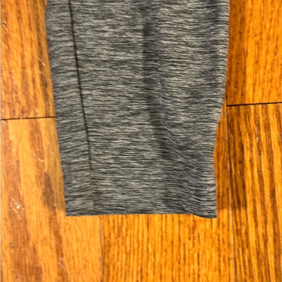 New Balance Gray Athletic Leggings Women’s Size XS - Picture 5 of 5